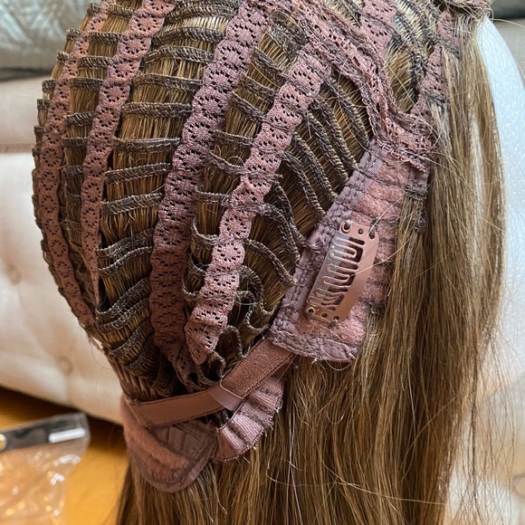 NWT V-Weft Blonde Extension Wig - Picture 9 of 10